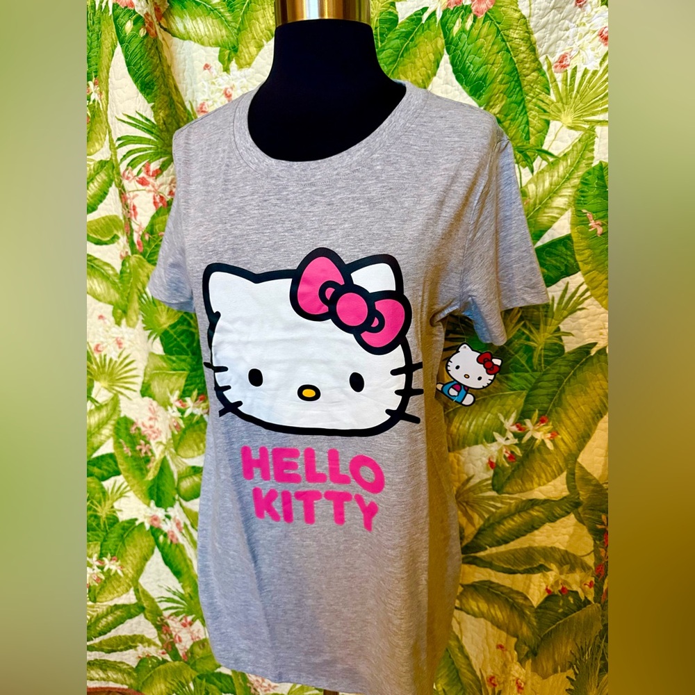 Large 🎀 Sanrio Hello Kitty T-Shirt in Gray with Pink Bow 58% Cotton Supersoft